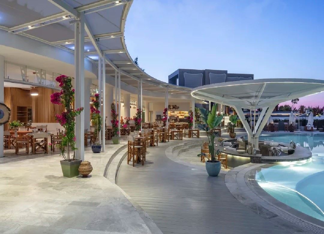 restaurants-suyah-pool-club