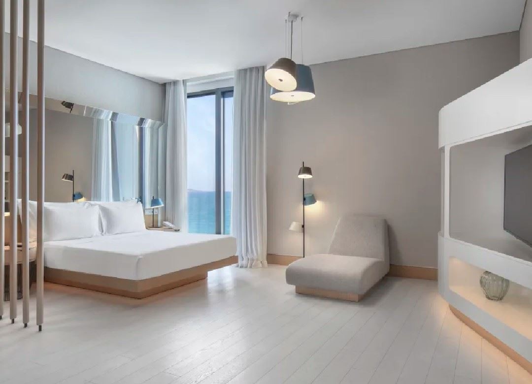 rooms-king-deluxe-room-with-partial-sea-view
