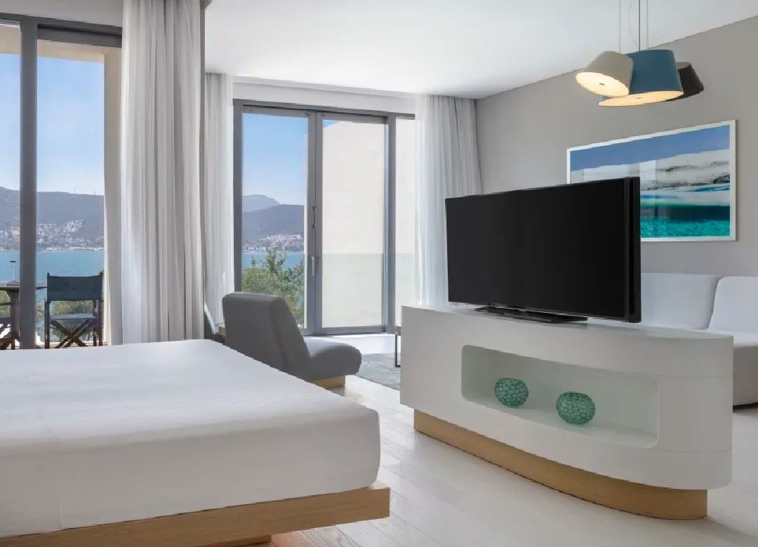 rooms-king-junior-suite-with-balcony--sea-view