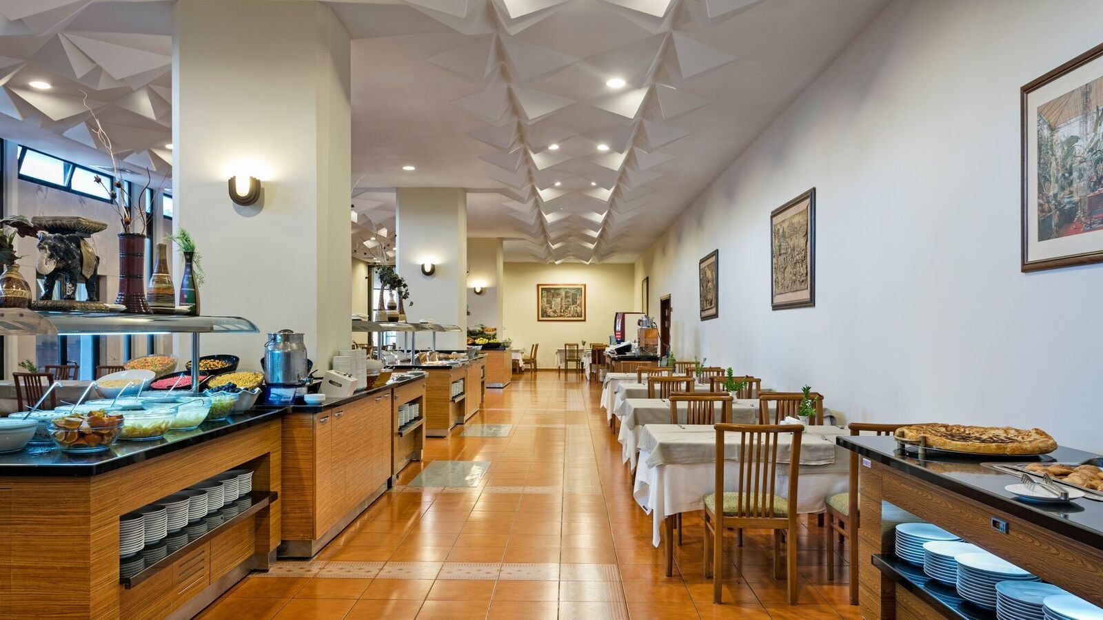 restaurants-aqua-hall