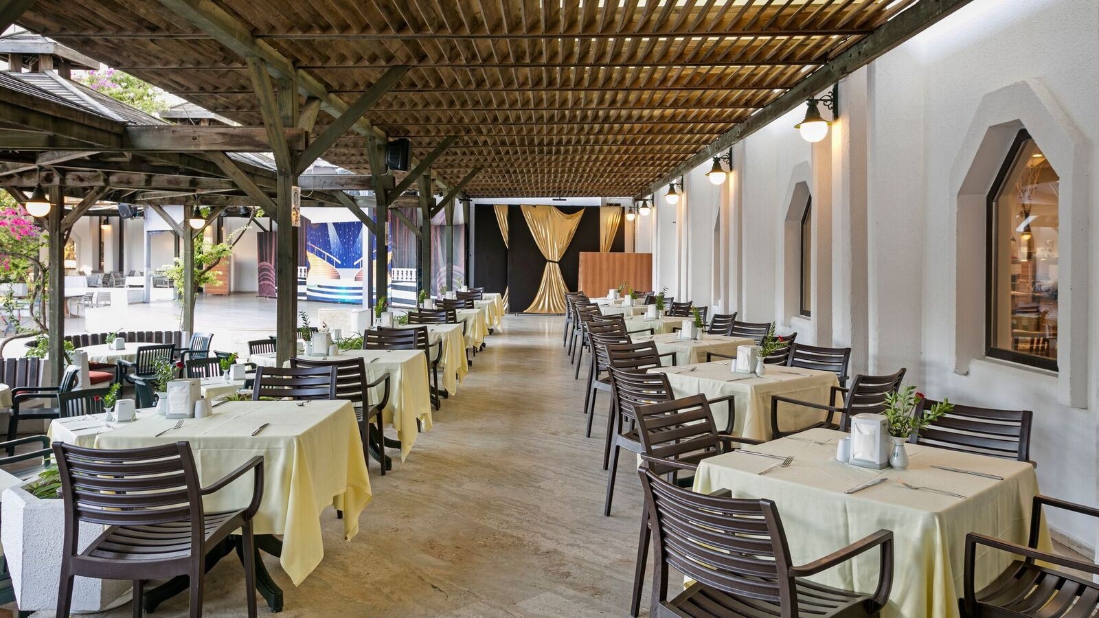 restaurants-aqua-hall