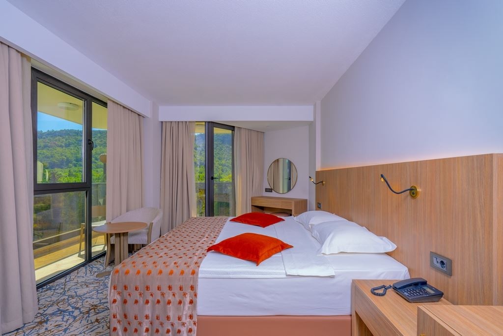 rooms-family-room-sea-view-2-bathrooms