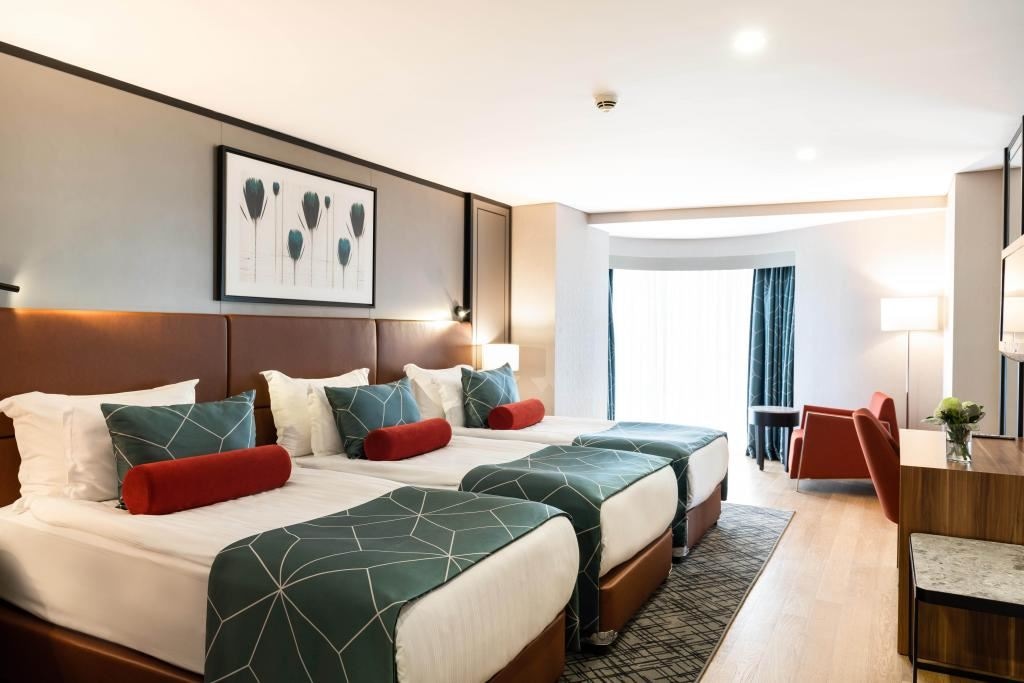 rooms-deluxe-partial-sea-view-room