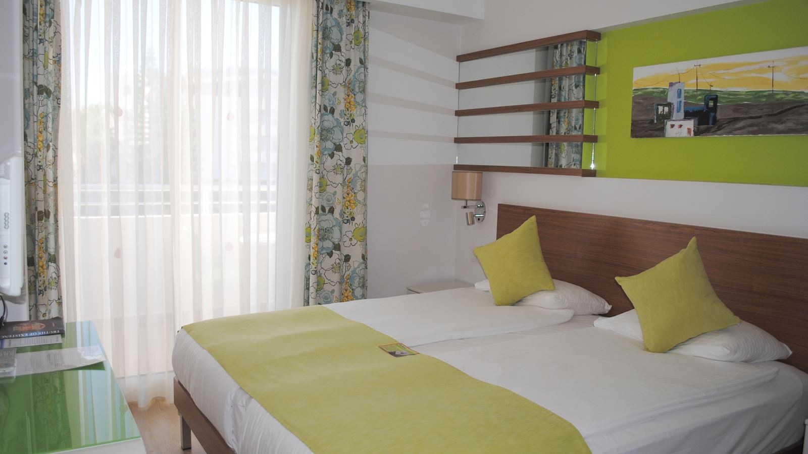 rooms-standard-room-land-view