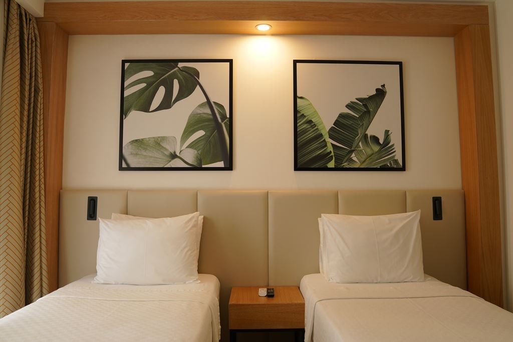 rooms-superior-family-room