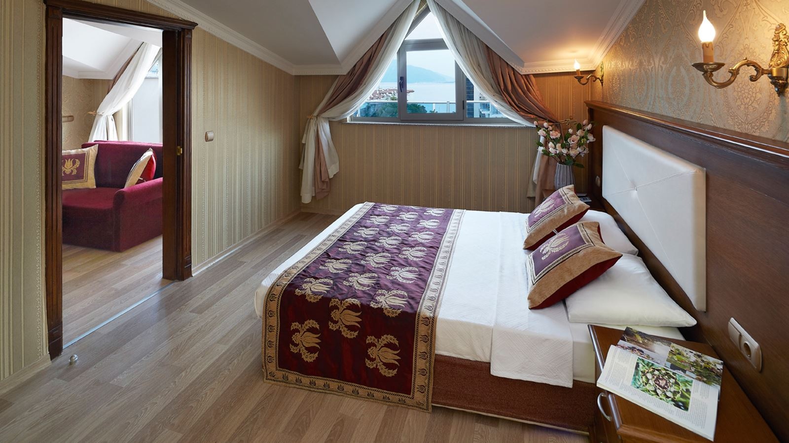 rooms-anex-building-suite1-bedroom-suite-land-view