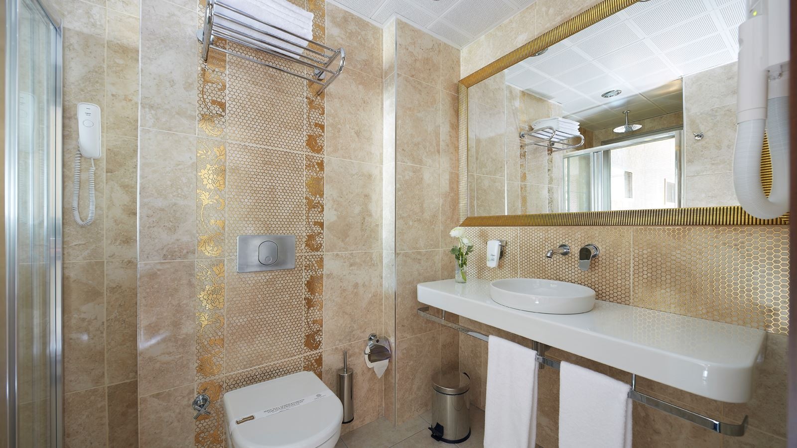 rooms-anex-building-suite1-bedroom-suite-land-view