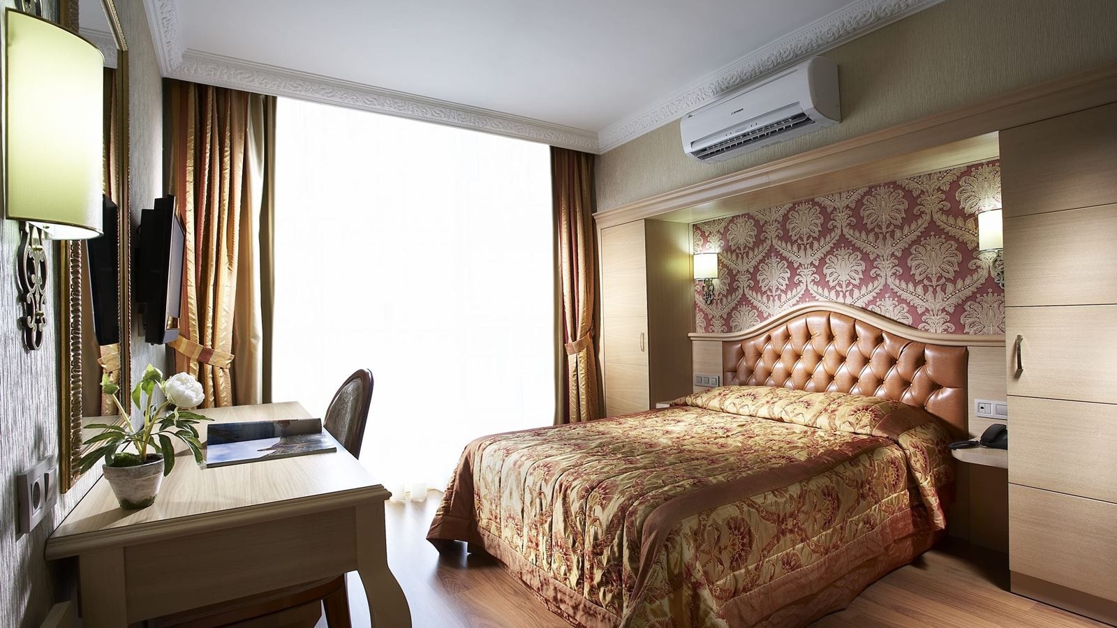 rooms-main-building-standard-room-no-balcony