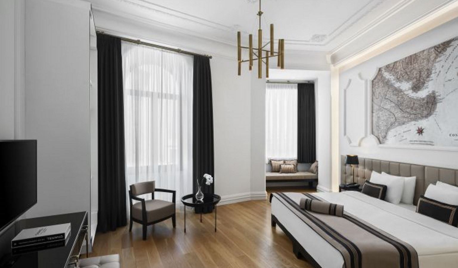 rooms-deluxe-taksim-square-view-double-room-queen-bed