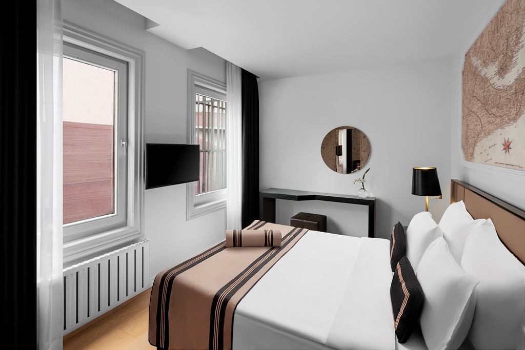 rooms-standard-no-view-double-room-queen-bed