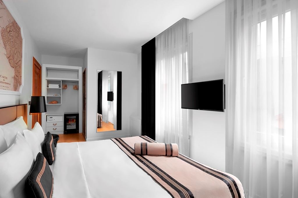 rooms-standard-no-view-double-room-queen-bed