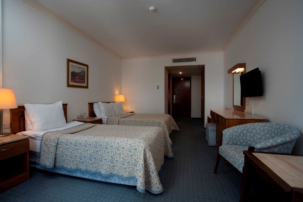 rooms-standard-room-land-view