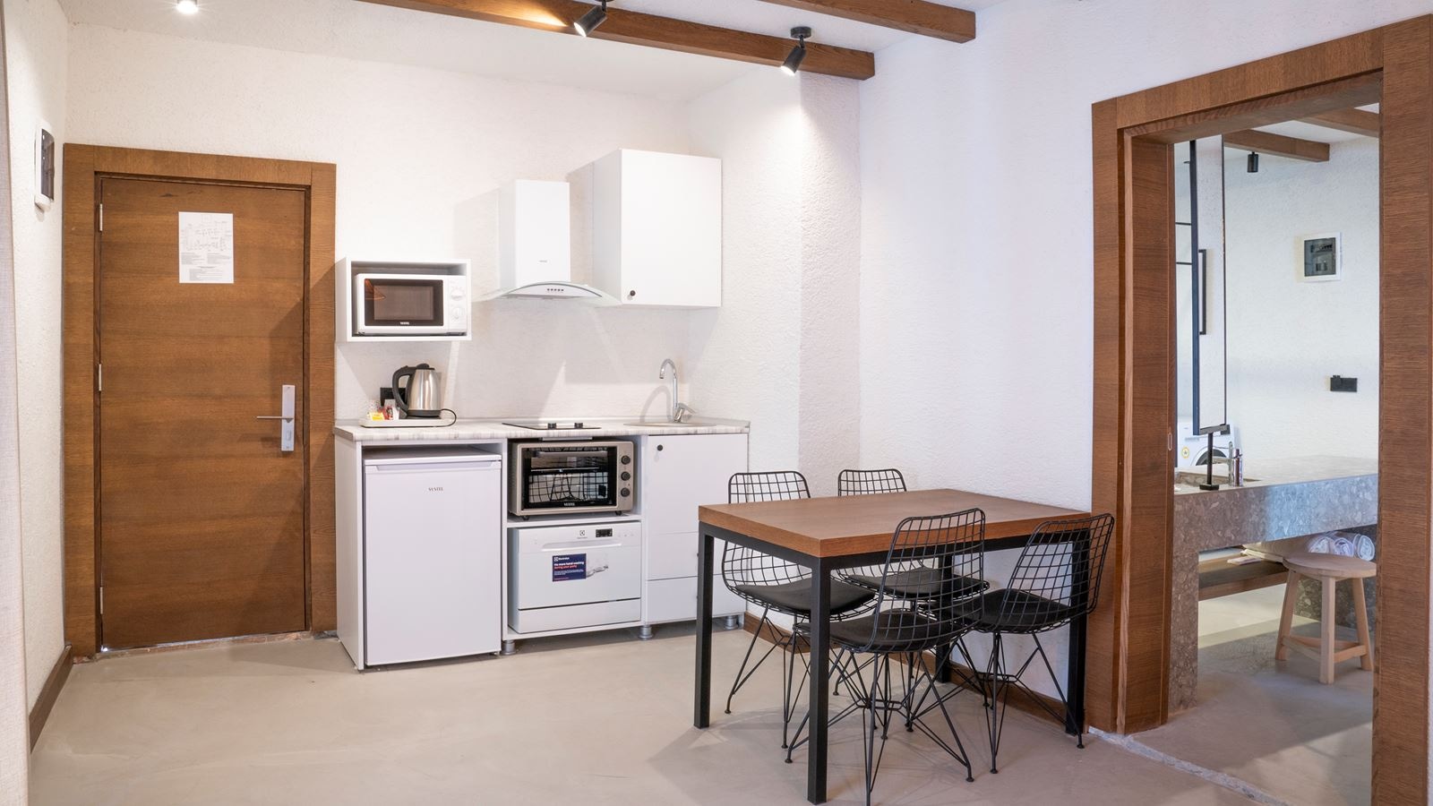 rooms-deluxe-suit-room