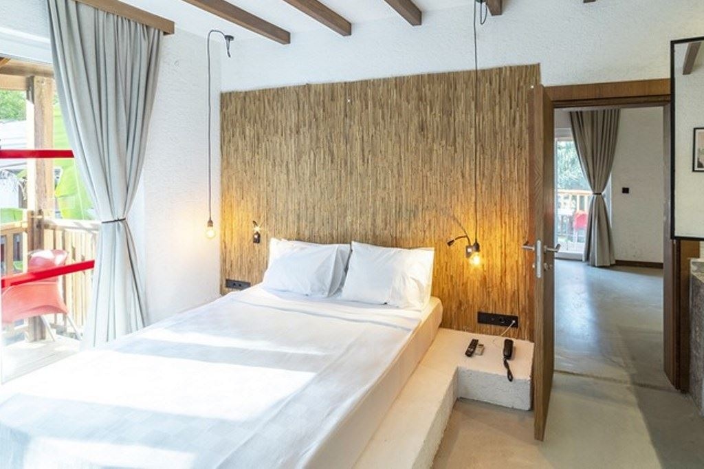 rooms-deluxe-suit-room