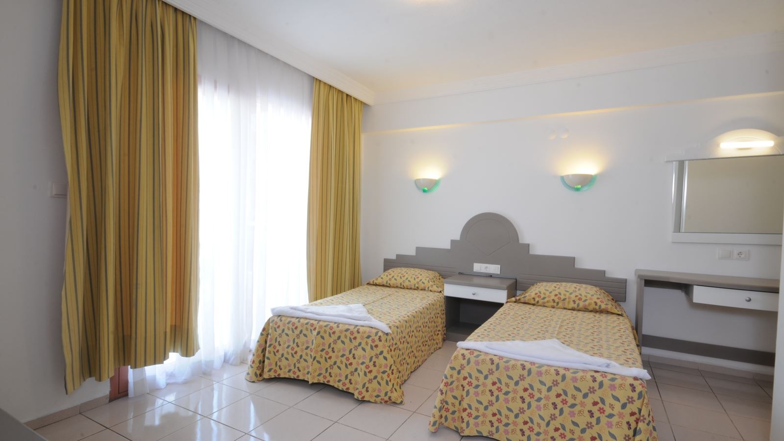 rooms-apartmen-1-bedroom-pool-view