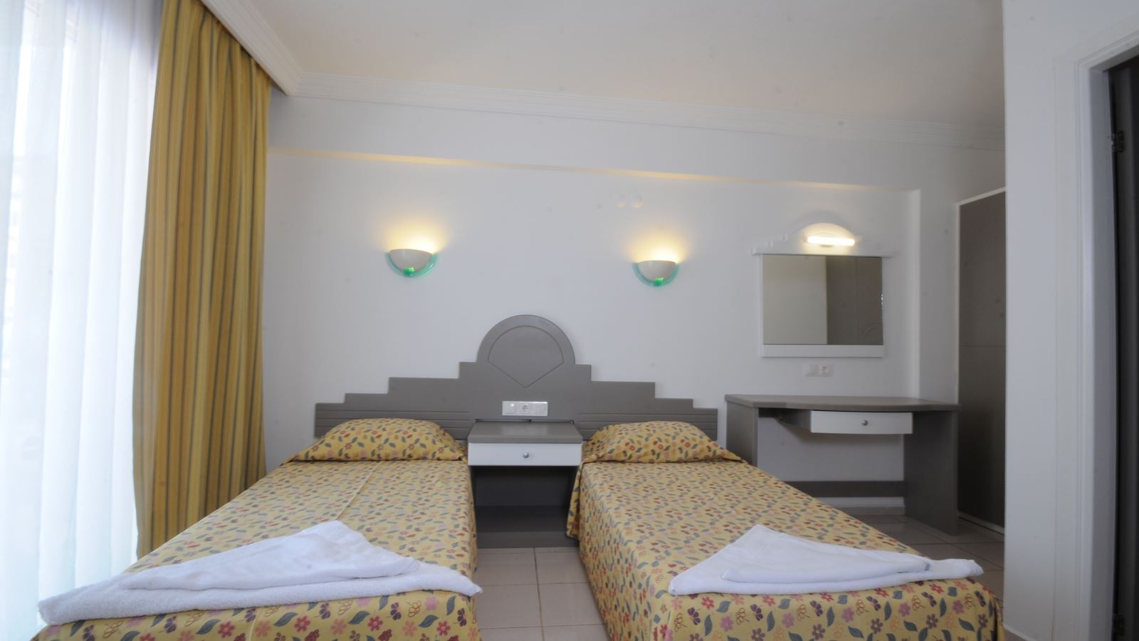 rooms-apartmen-1-bedroom-road-view