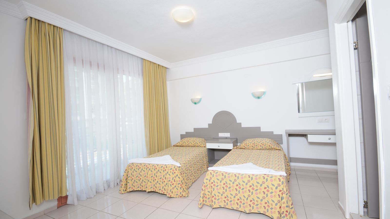 rooms-apartmen-1-bedroom-road-view