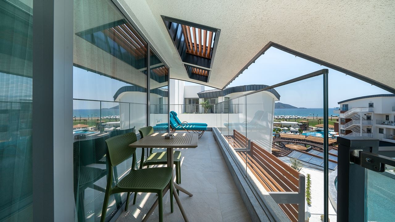 rooms-family-room-sea-view