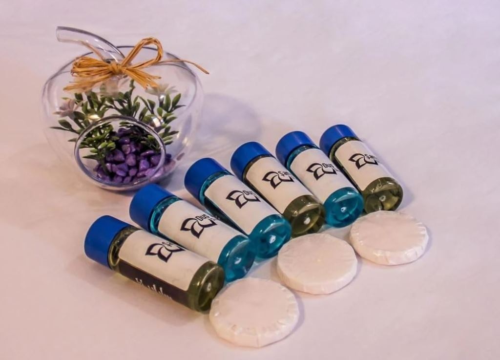 rooms-standard-room-pool-view