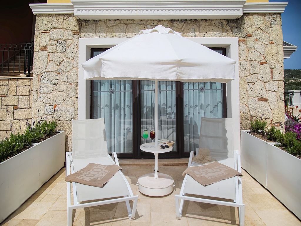 rooms-executive-terrace-room