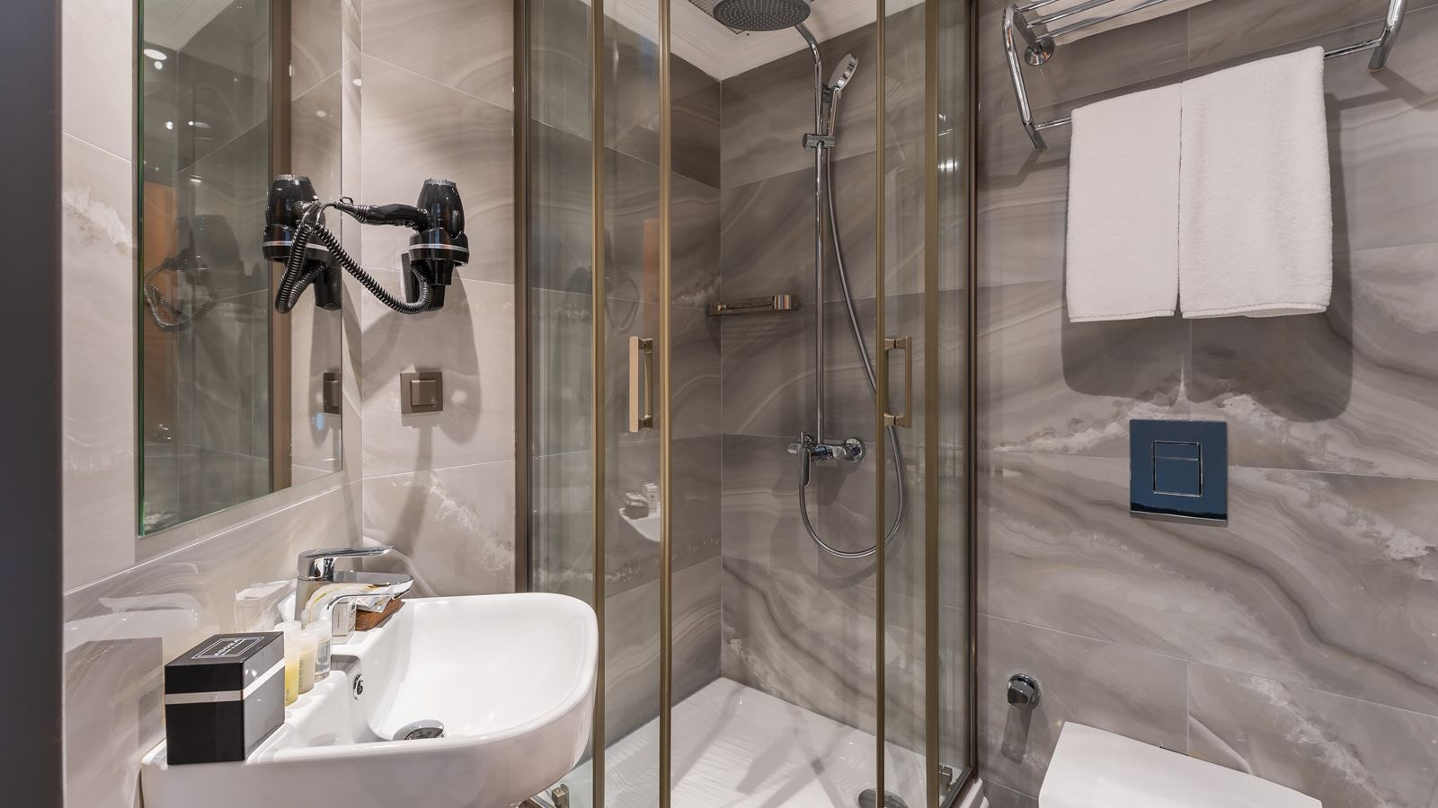 rooms-family-doublex-room-land-view