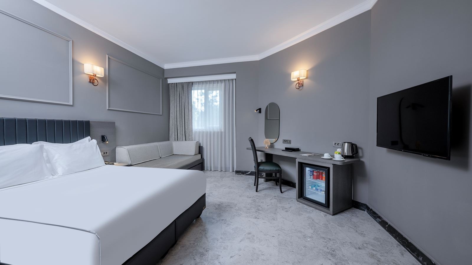 rooms-club-room-land-view