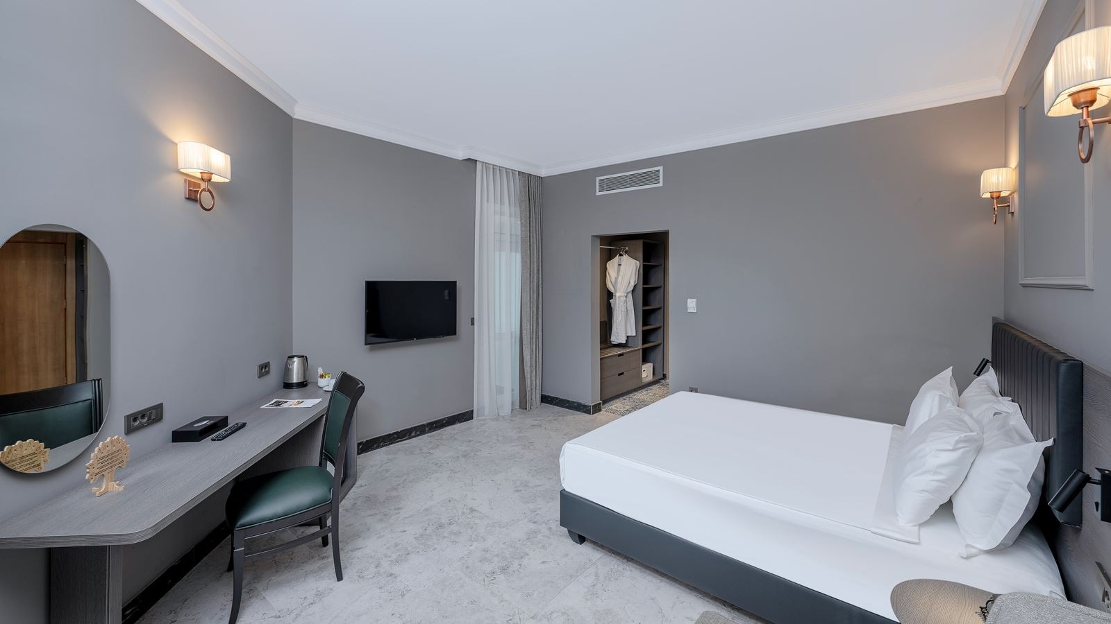 rooms-club-room-land-view