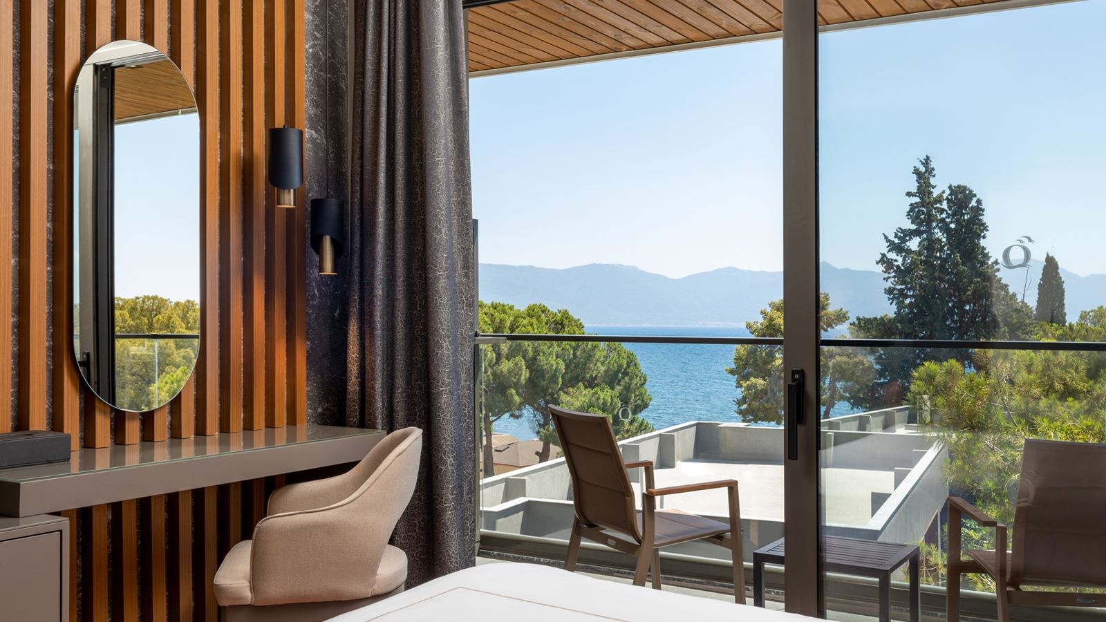 rooms-comfort-room-seaview-balcony