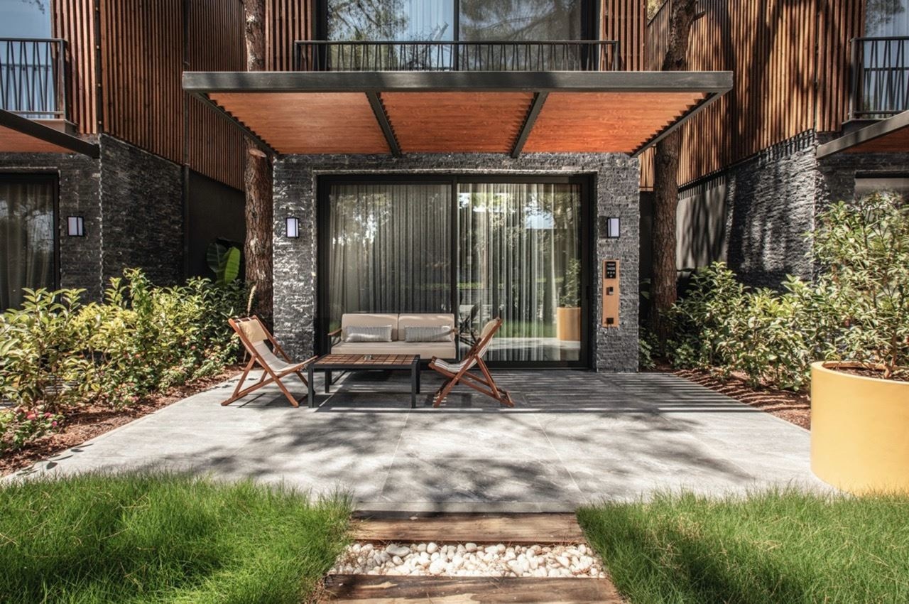 rooms-large-deluxe-room-graden-terrace