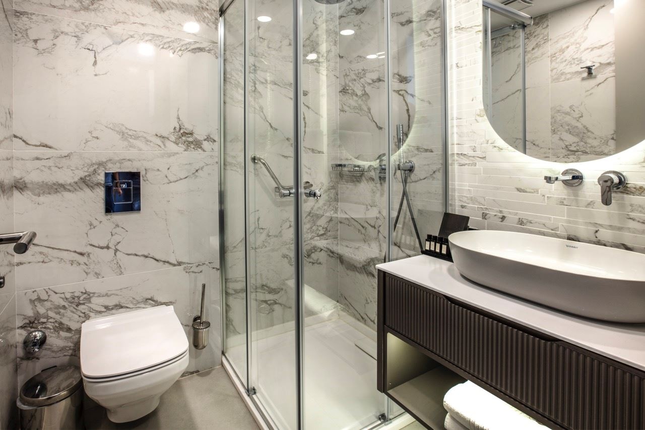 rooms-deluxe-room-gardenview-balcony