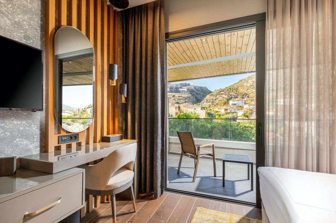 rooms-comfort-room-main-building-landview-balcony