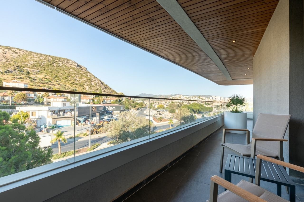 rooms-comfort-room-main-building-landview-balcony