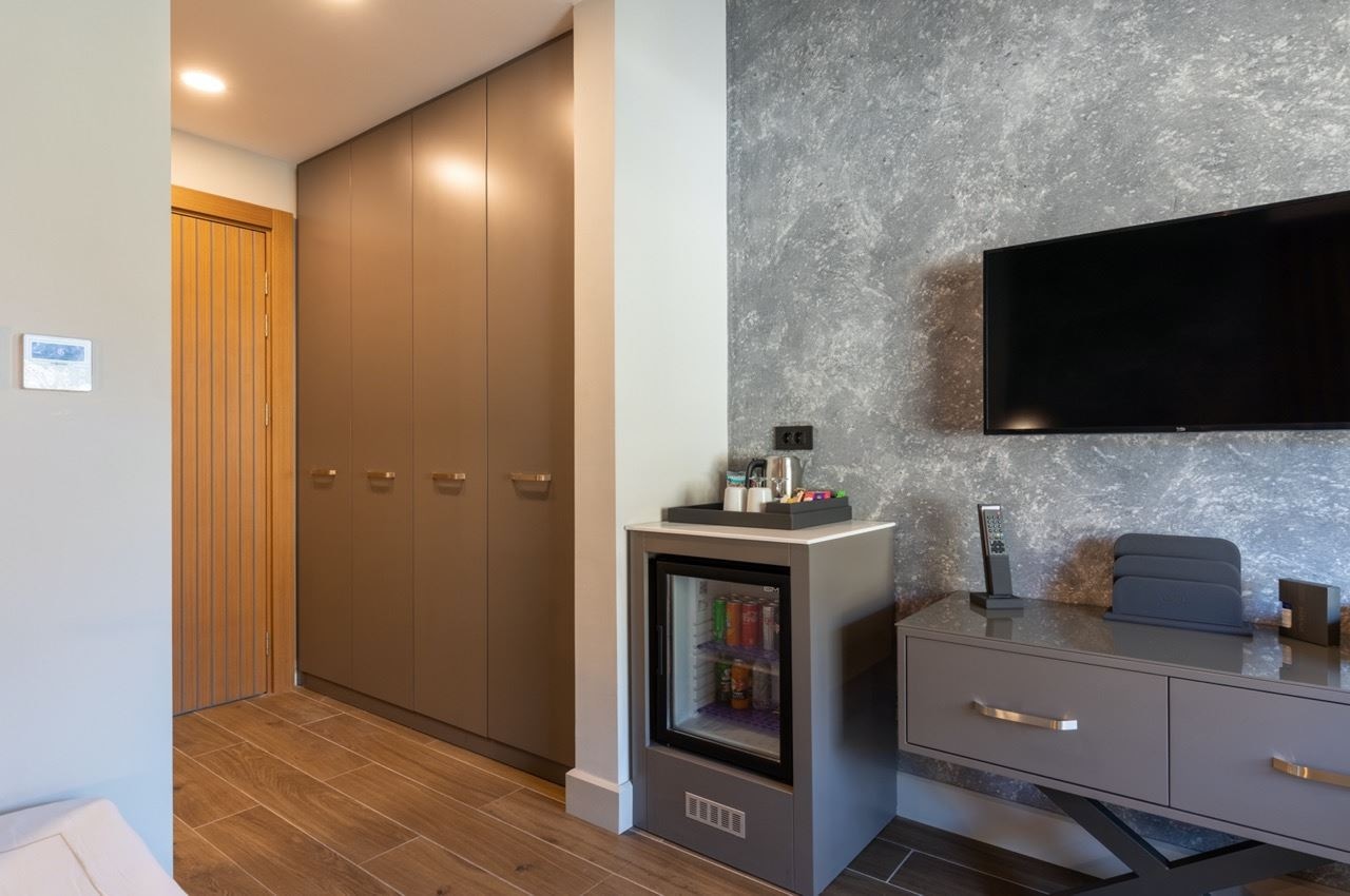 rooms-comfort-room-main-building-landview-balcony