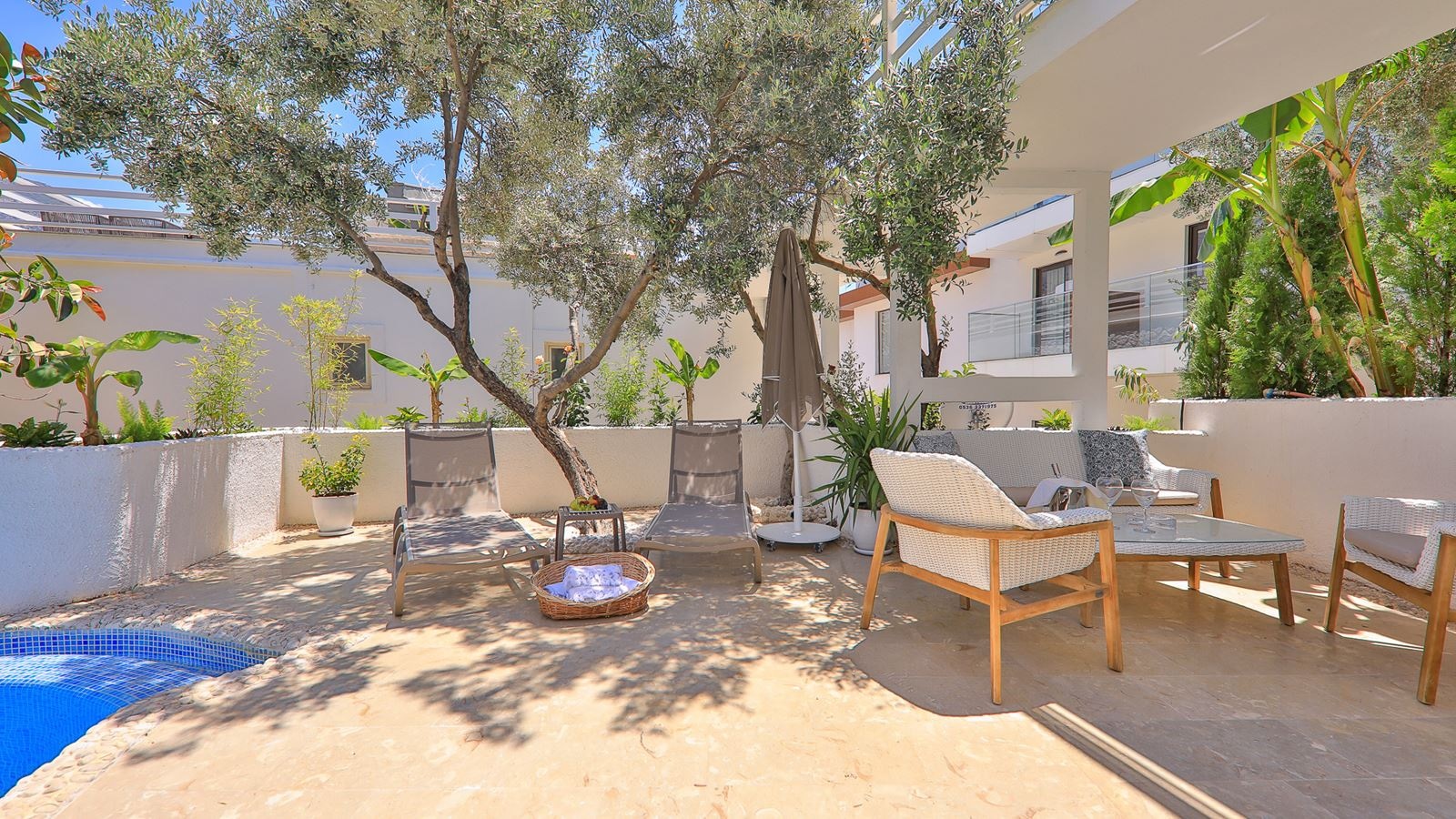 rooms-garden-pool-suite