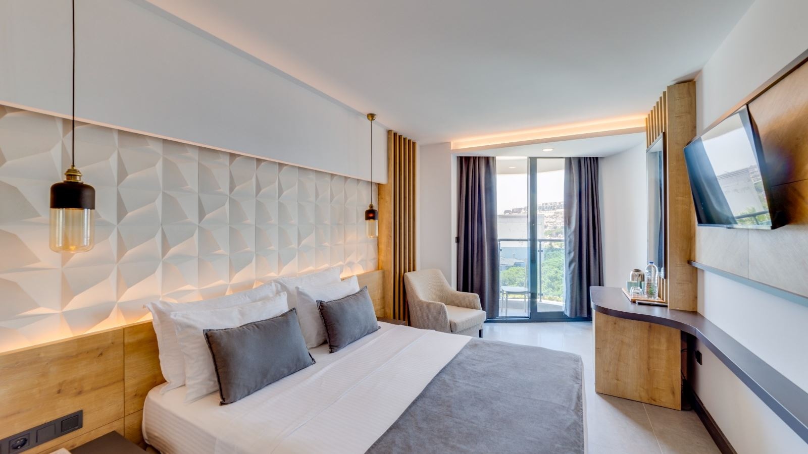 rooms-deluxe-room-balcony