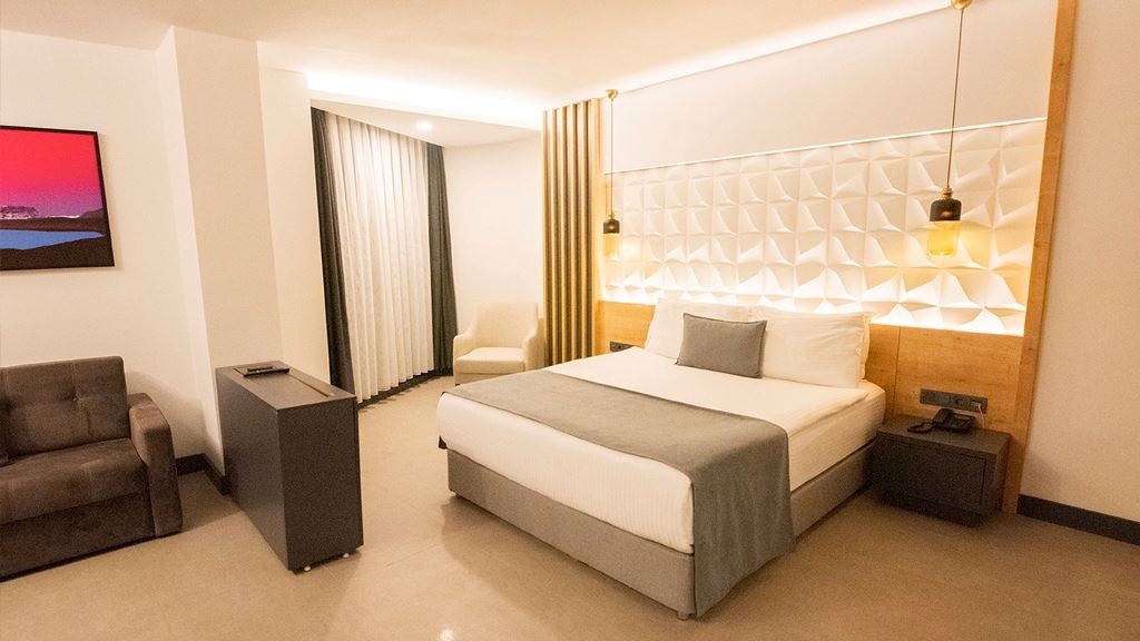 rooms-junior-suit-room