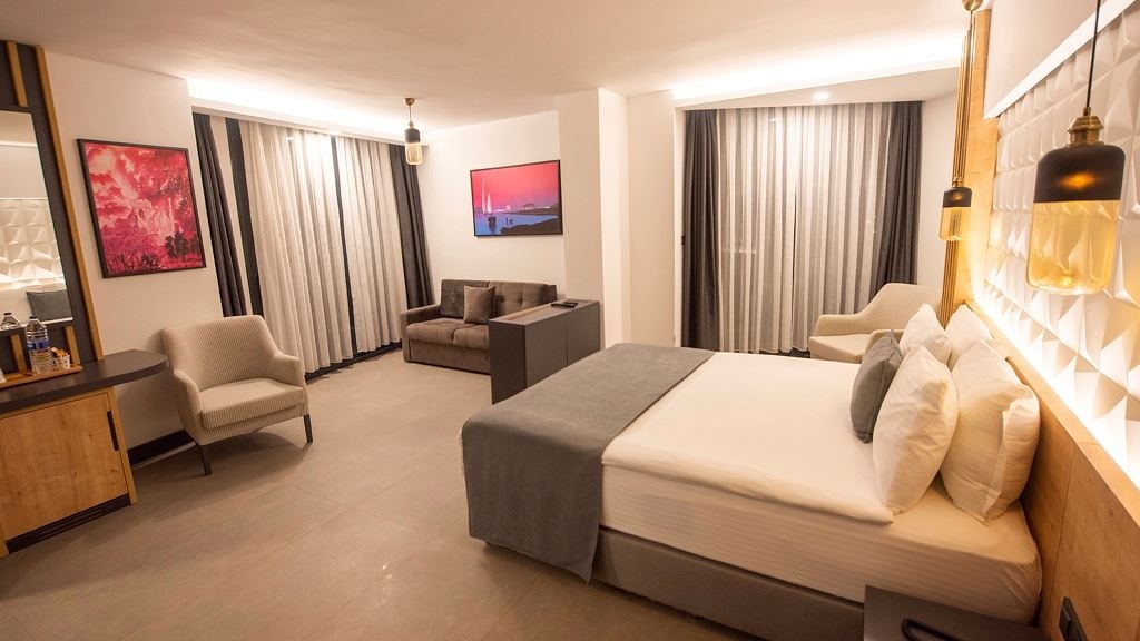 rooms-junior-suit-room