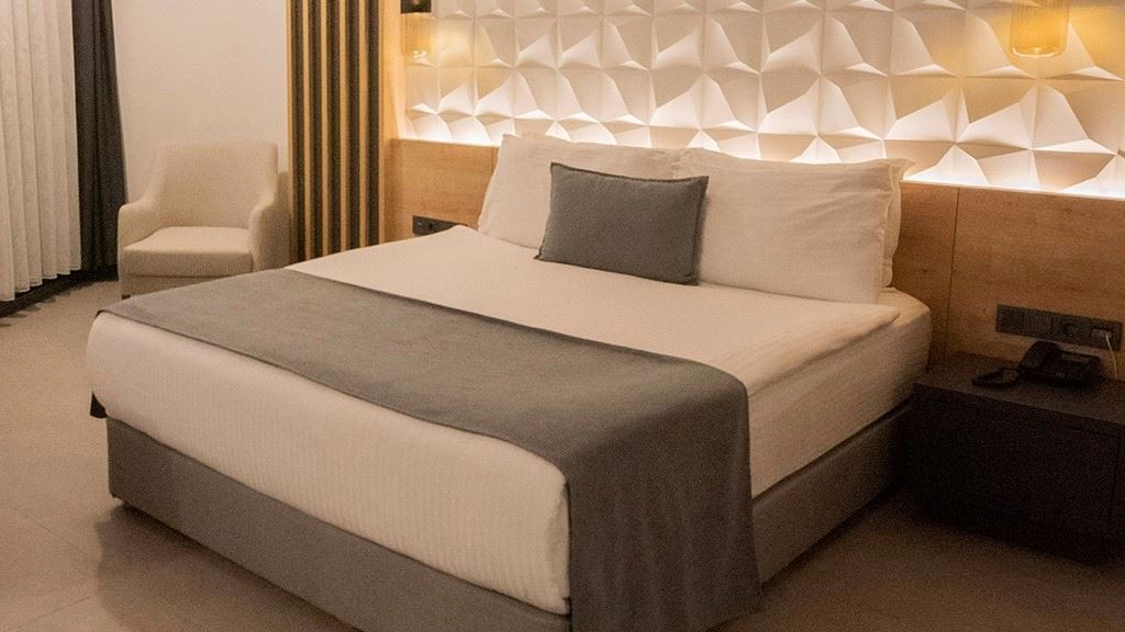 rooms-junior-suit-room