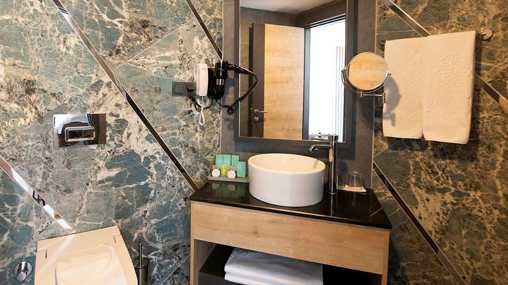 rooms-junior-suit-room