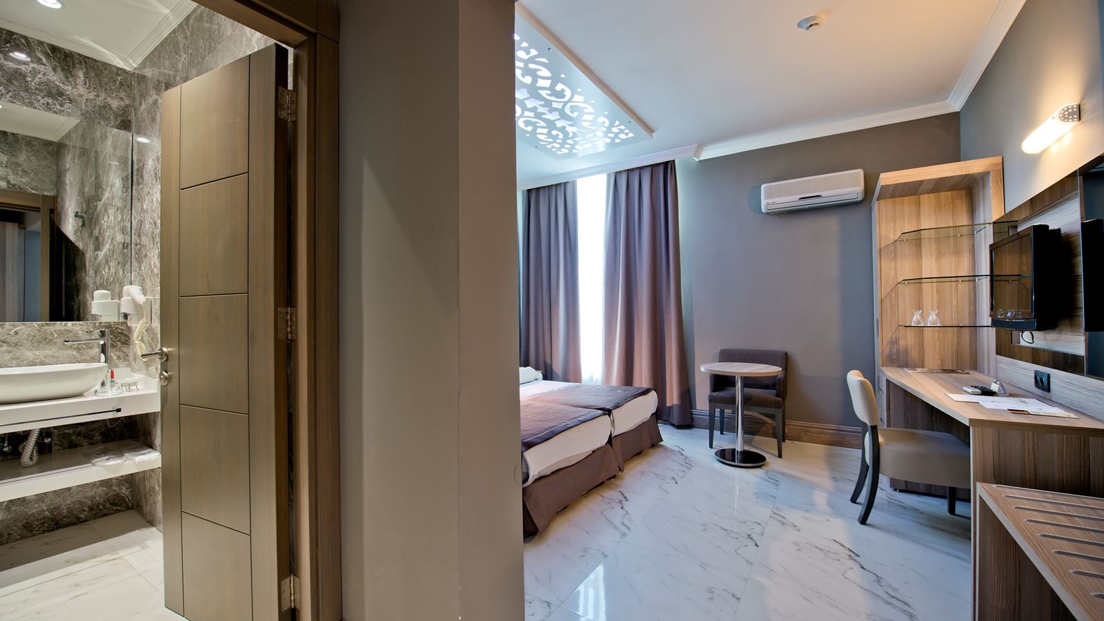 rooms-guest-room-land-view