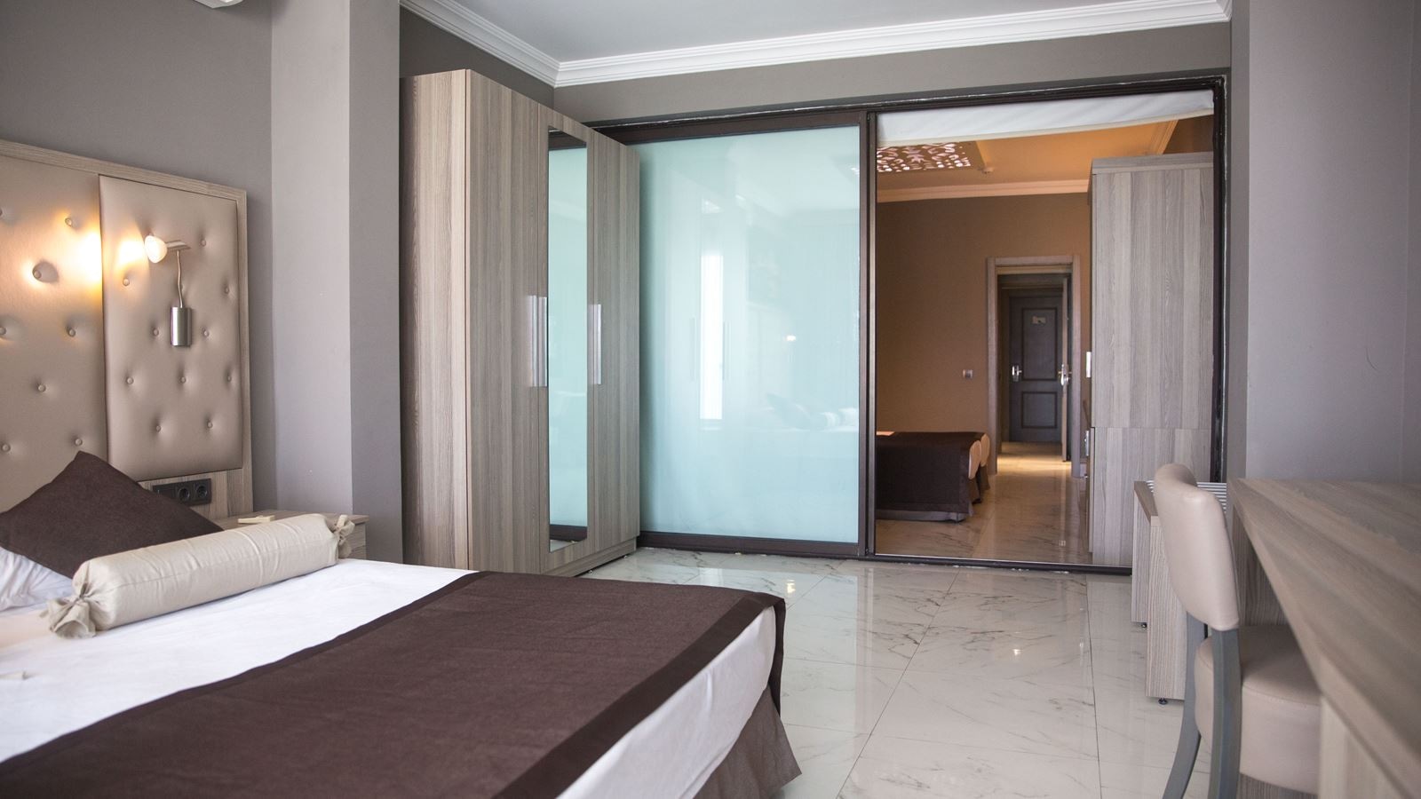 rooms-economic-family-room