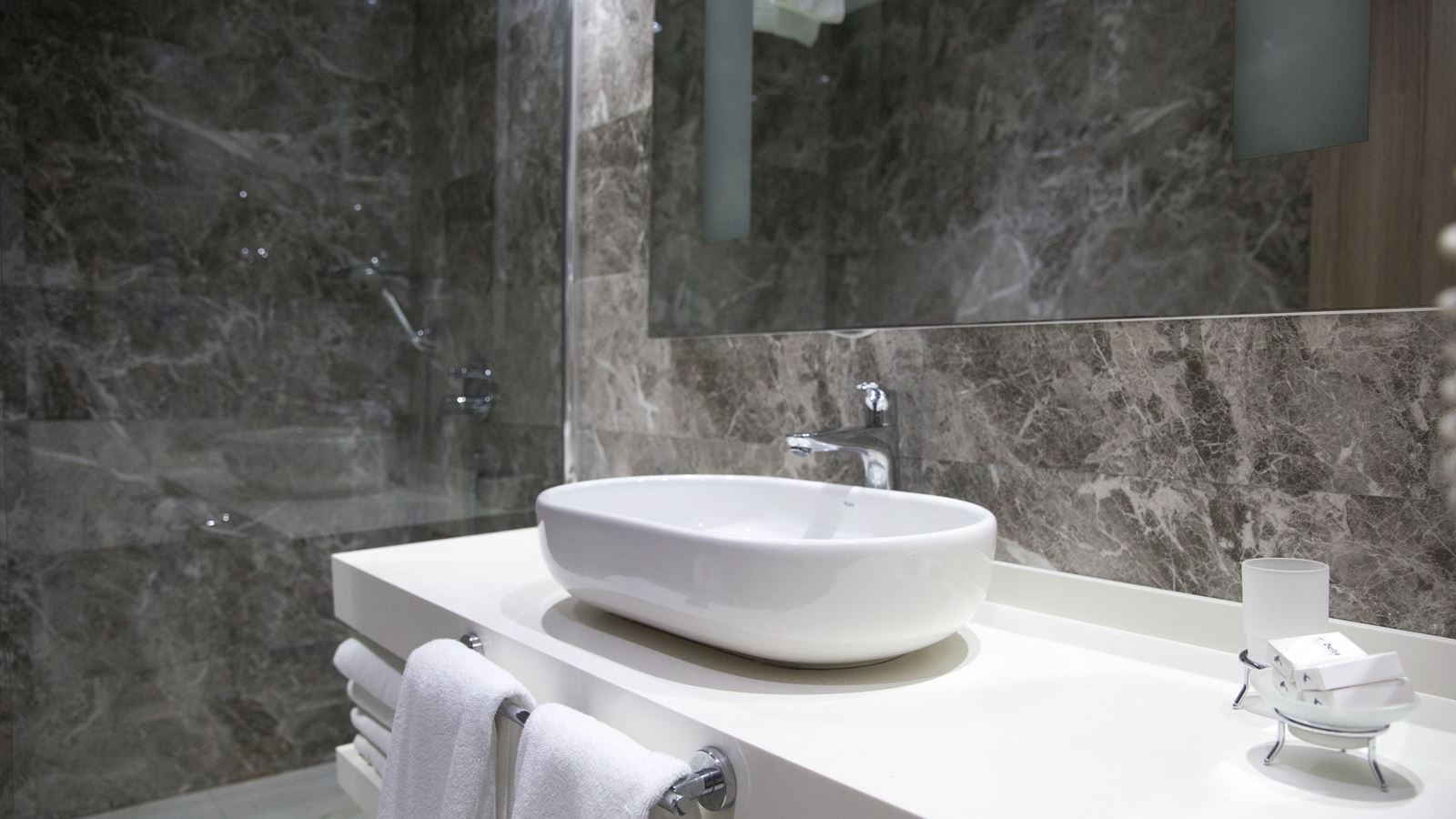 rooms-economic-family-room