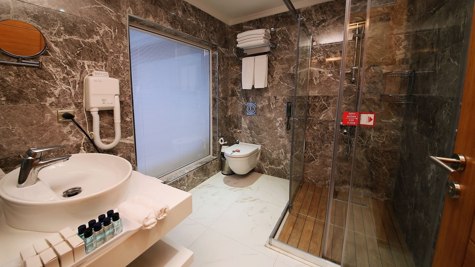 rooms-family-sea-view-room