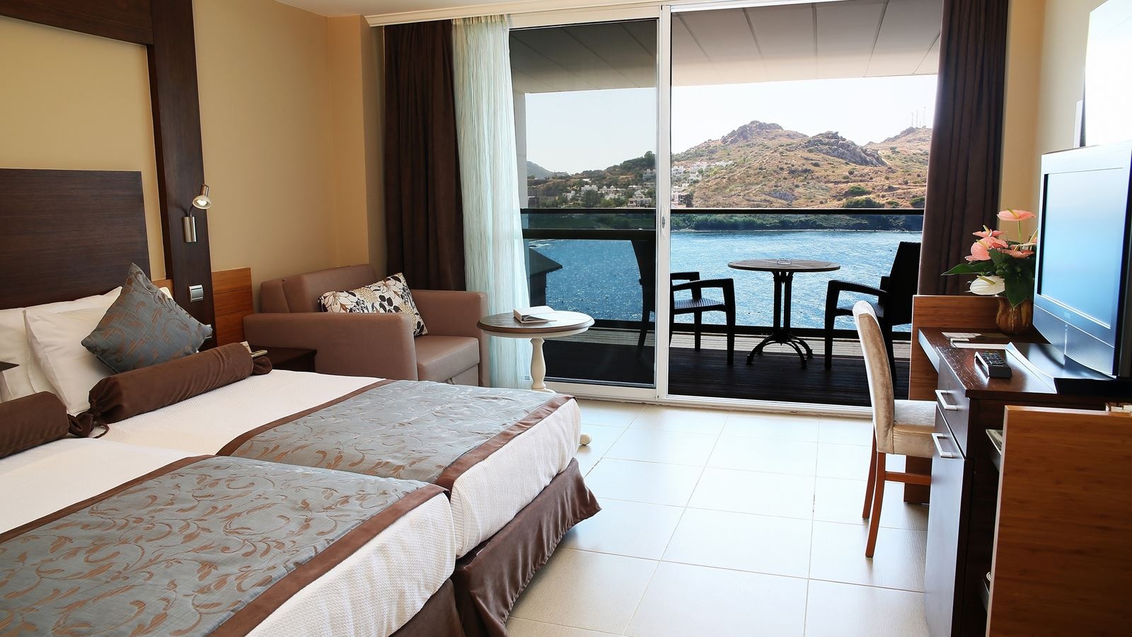 rooms-family-sea-view-room