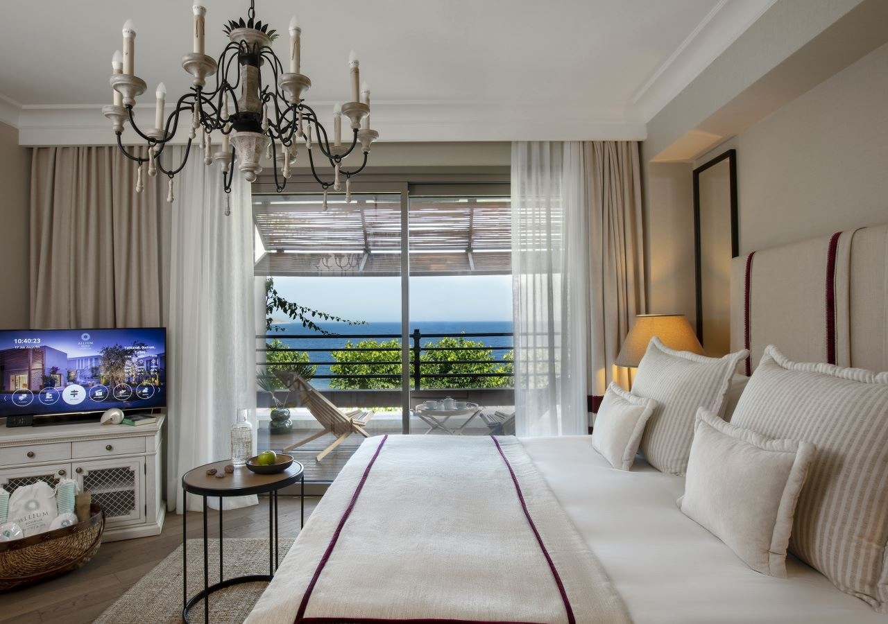 rooms-deluxe-balcony-sea-view-room