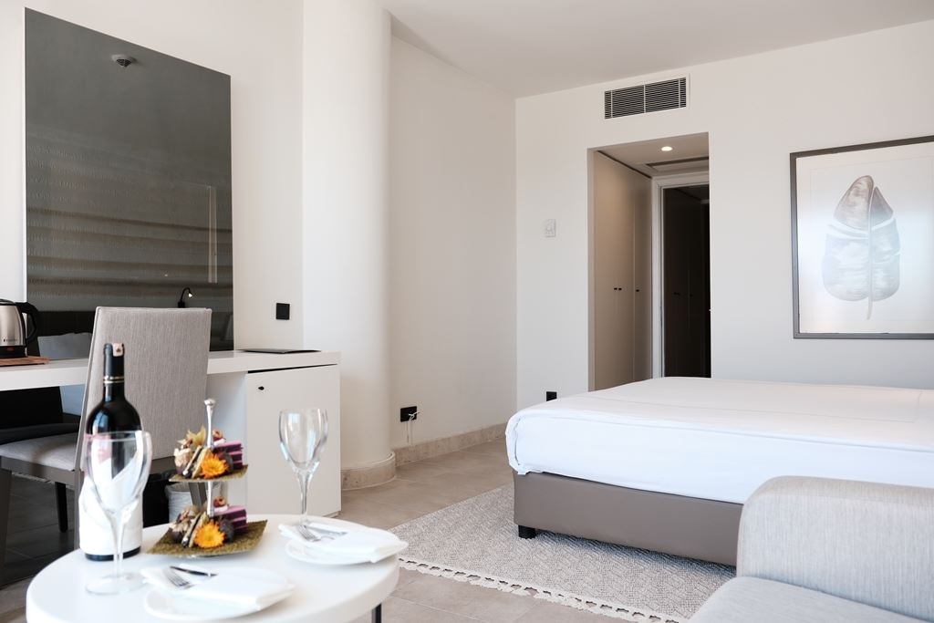 rooms-family-room-main-building