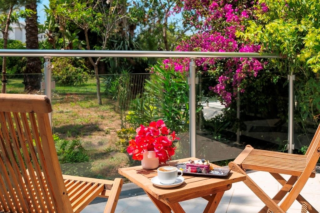 rooms-standart-room-land-view