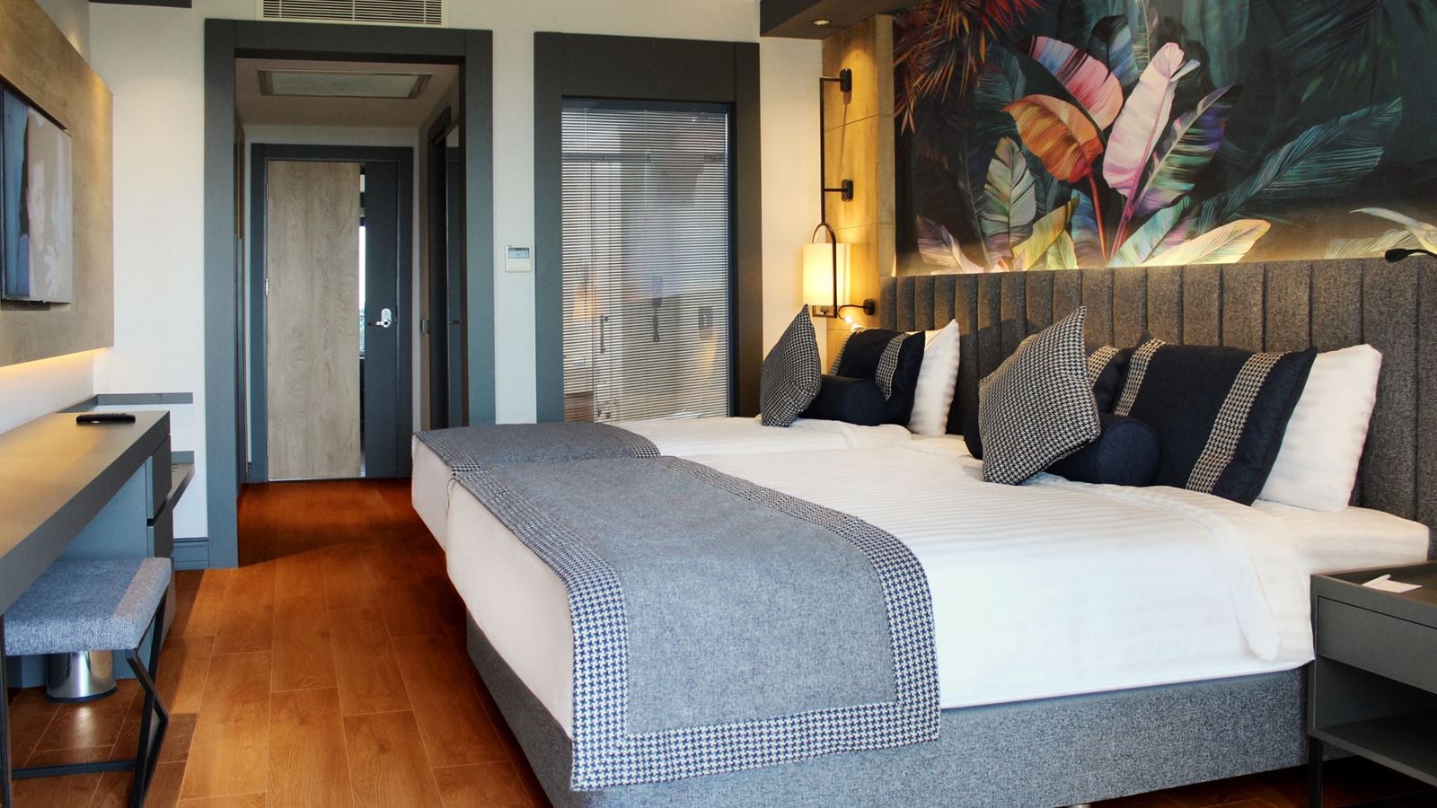 rooms-std-river-and-sea-view-room