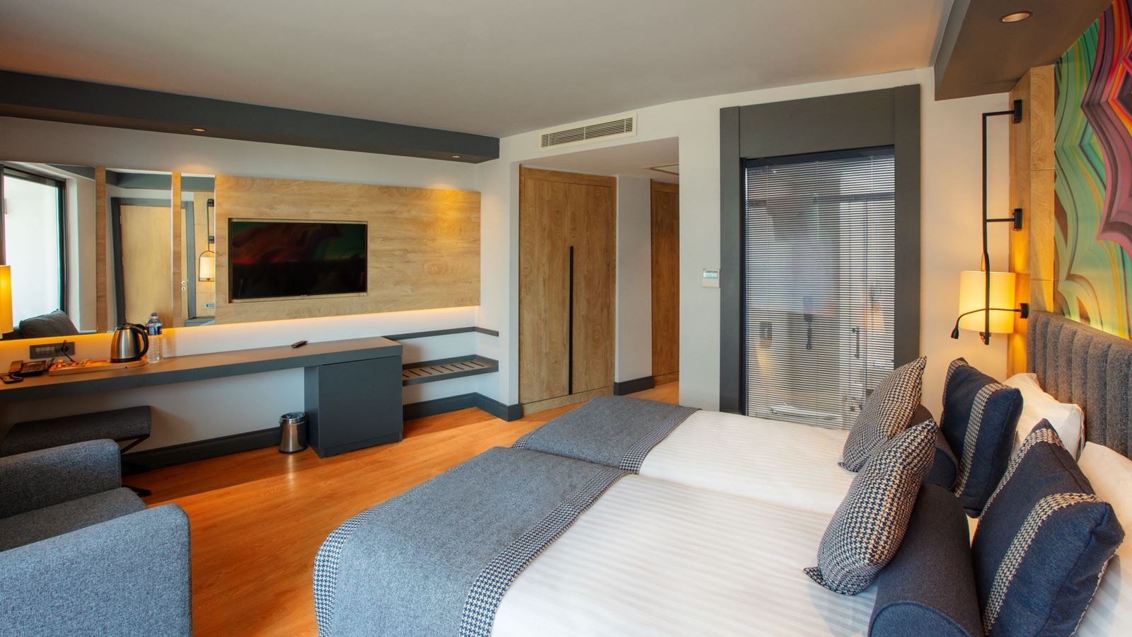 rooms-senior-land-view-room