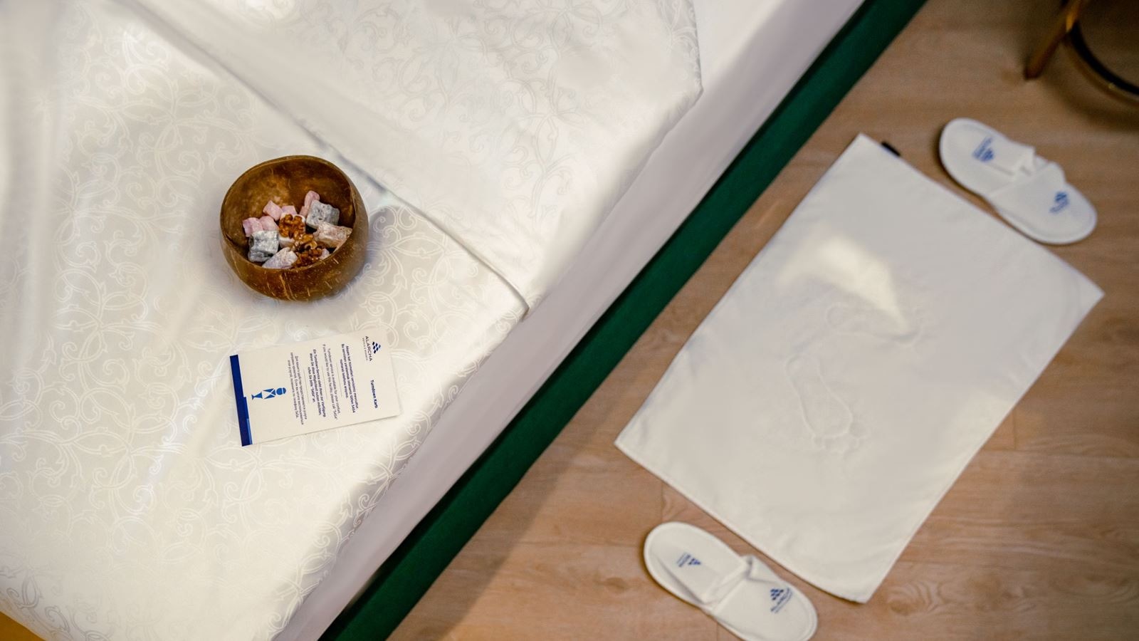 rooms-alarcha-suite-sea-view-room